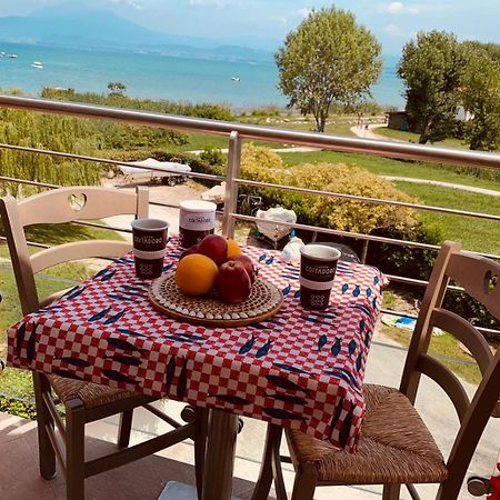 Seeblickwohnung Sirmione - Fronte Lago Mit Privatsteg Exterior foto