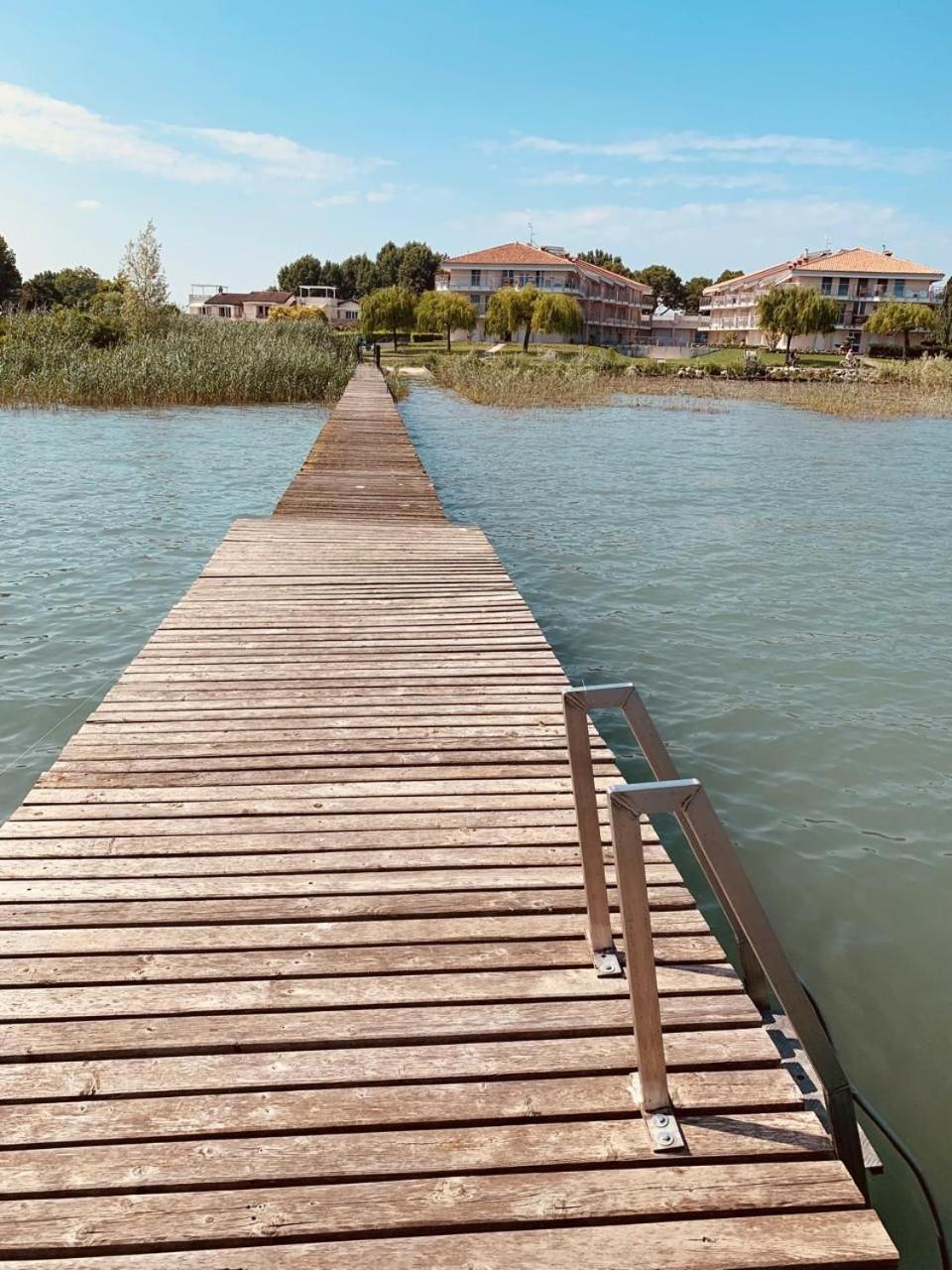 Seeblickwohnung Sirmione - Fronte Lago Mit Privatsteg Exterior foto