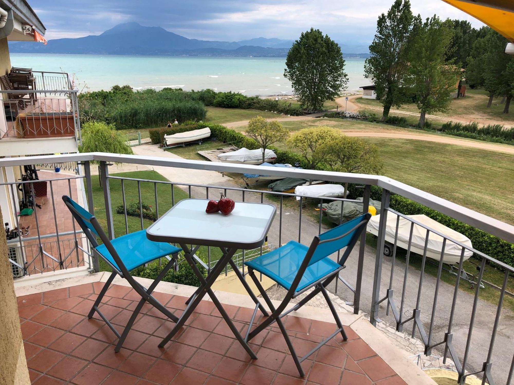 Seeblickwohnung Sirmione - Fronte Lago Mit Privatsteg Exterior foto
